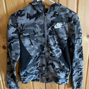 Nike Camo zip up size larg